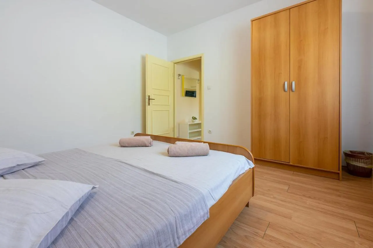 Apartments Anica لوبار