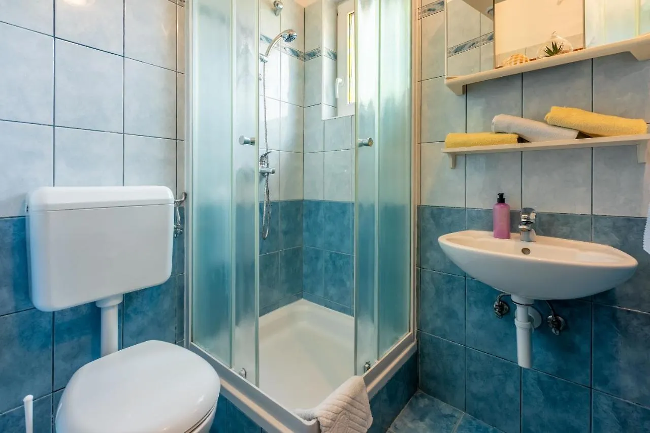 Apartments Anica Lopar