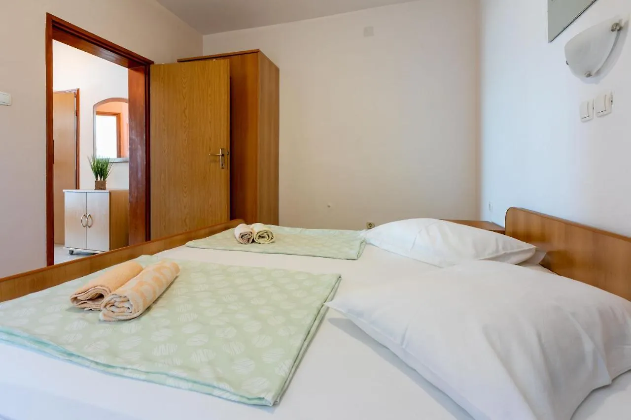 Apartments Anica Lopar