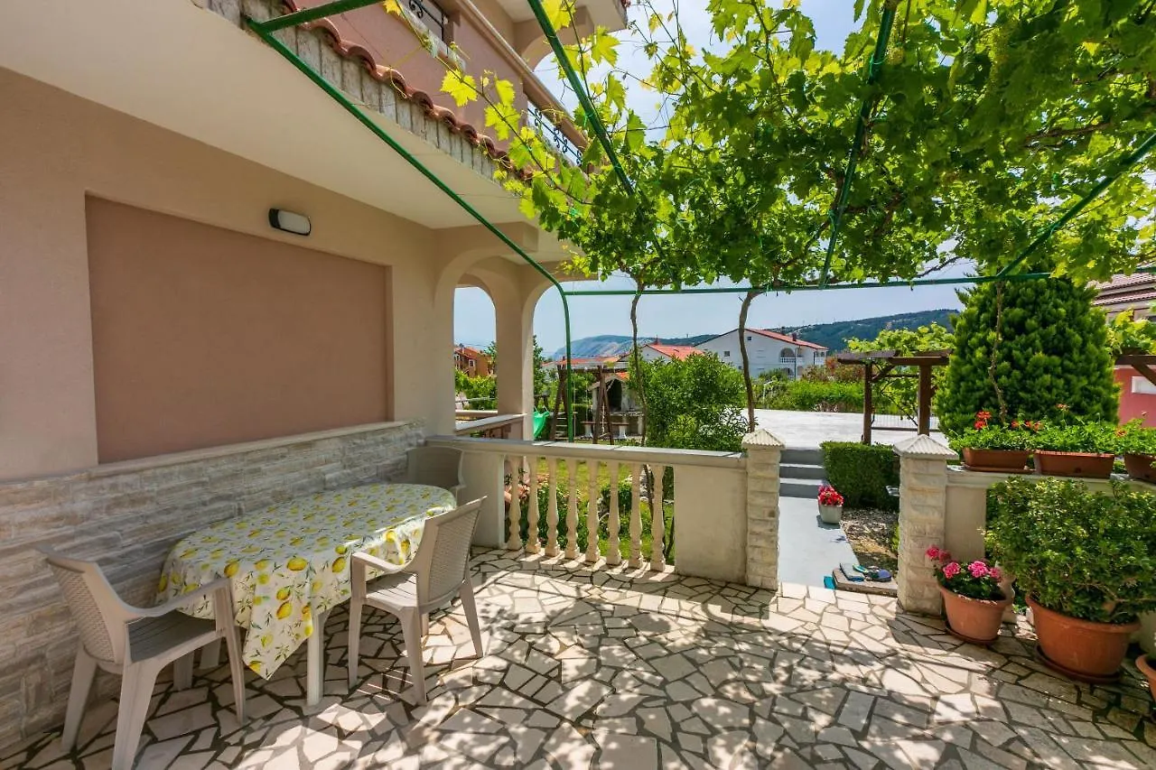 Apartments Anica لوبار