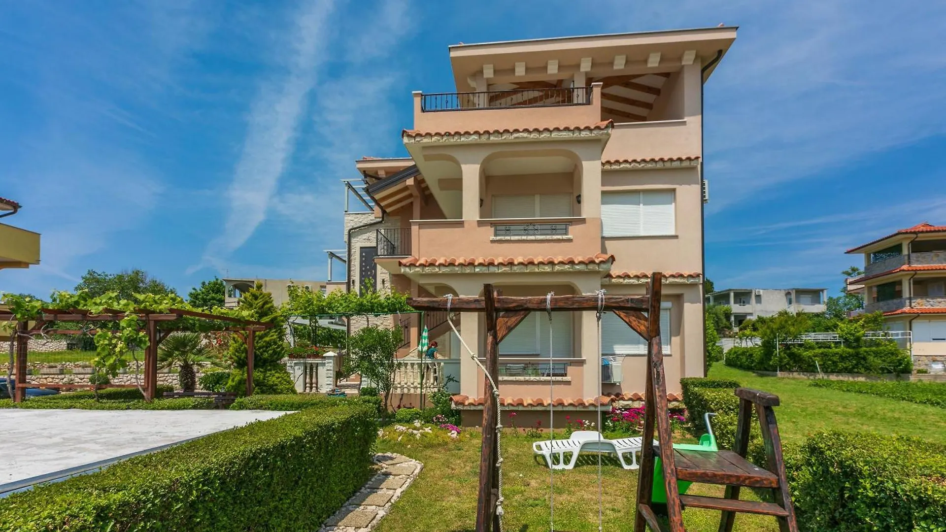 Apartments Anica لوبار